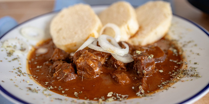 Hospodský guláš podle ČSN