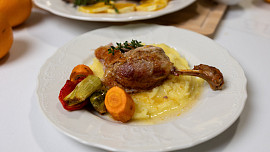 Lahůdková kachna na pomerančích