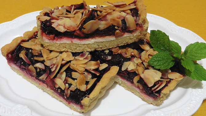 Linecký koláč s tvarohem a červenou řepou