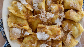 Povidlové taštičky z bramborového těsta podle ČSN