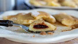 Povidlové taštičky z bramborového těsta podle ČSN