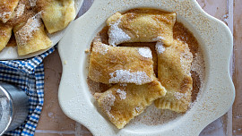 Povidlové taštičky z bramborového těsta podle ČSN