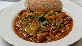 Výborný guláš z hlívy