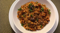 Bulgur s houbami a sušenými rajčaty Bulgur s houbami a sušenými rajčaty