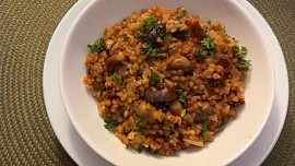 Bulgur s houbami a sušenými rajčaty Bulgur s houbami a sušenými rajčaty