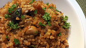 Bulgur s houbami a sušenými rajčaty Bulgur s houbami a sušenými rajčaty