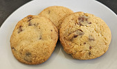 Cookies s bílou a mléčnou čokoládou