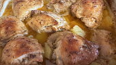 Kuře pečené s brambory ve vývaru