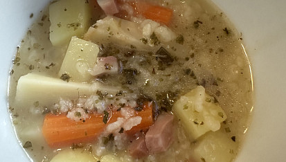 Polévka z uzeného masa