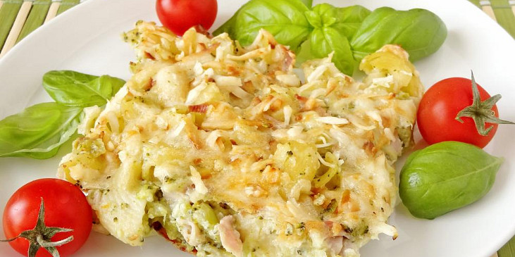 Těstoviny zapečené s brokolicí a šunkou