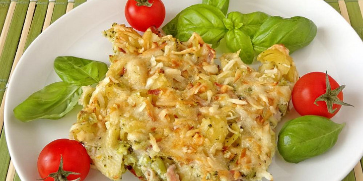 Těstoviny zapečené s brokolicí a šunkou
