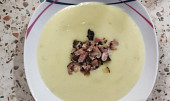Bramborovo-cibulový krém se slaninou