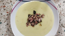 Bramborovo-cibulový krém se slaninou Bramborovo-cibulový krém se slaninou