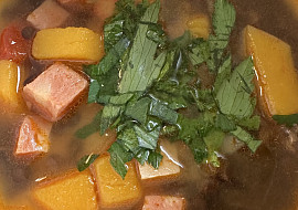 Čočková  polévka s párkem