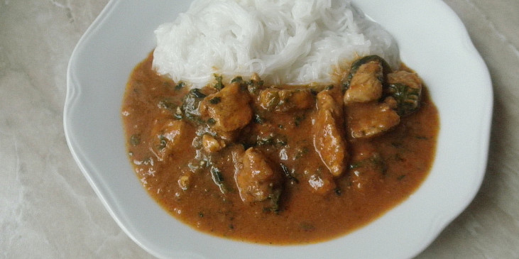 Krůtí prsa s kokosovým mlékem a špenátem (Krůtí prsa s kokosovým mlékem a špenátem)