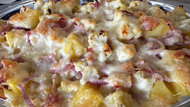 Květák a brambory zapečené s hermelínem