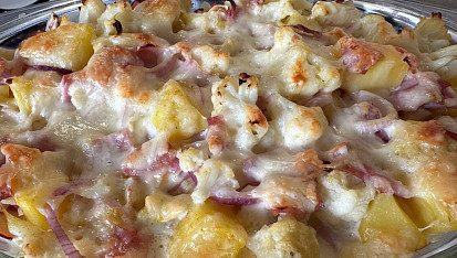 Květák a brambory zapečené s hermelínem