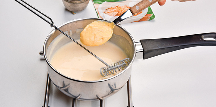 Masové kuličky s hořčičnou omáčkou