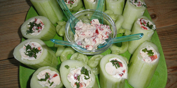 Plněné okurky s kapií