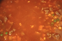 Dušení rýže, masa a zeleniny