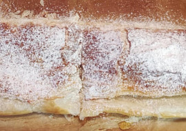 Rychloštrúdl (Už posypaná ale kousek už se musel ochutnat :D)