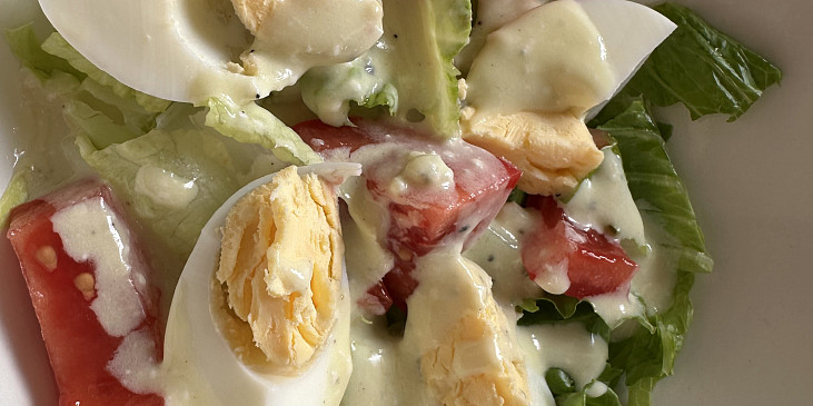 Salát Little Gem (římský) s nivou a vejci