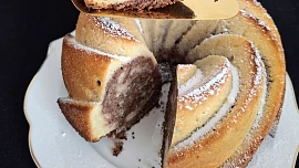 Skořicová bábovka s kakaem