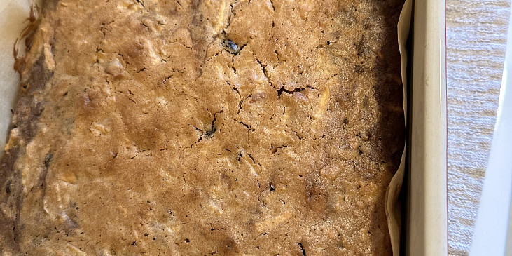 Bábovka se strouhanými jablky