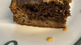 Bábovka se strouhanými jablky