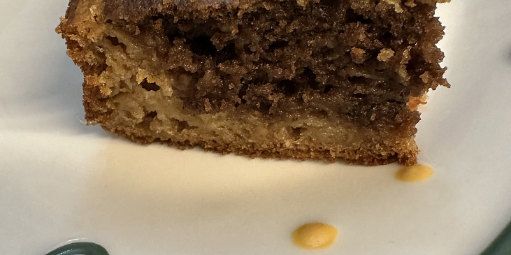 Bábovka se strouhanými jablky