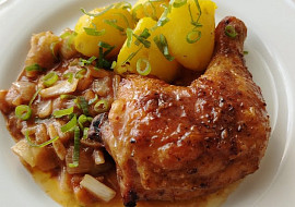 Kuřecí čtvrtky na zelenině z horkovzdušné fritézy