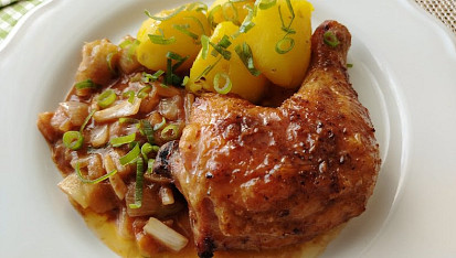 Kuřecí čtvrtky na zelenině z horkovzdušné fritézy