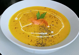 Pikantní krémová dýňovka s mrkví a chilli