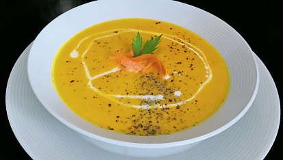 Pikantní krémová dýňovka s mrkví a chilli