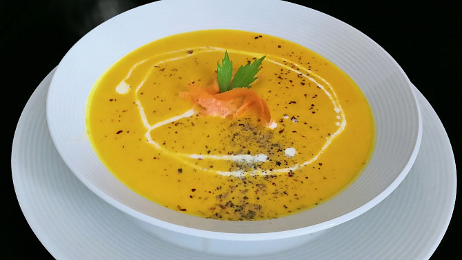 Pikantní krémová dýňovka s mrkví a chilli Pikantní krémová dýňovka s mrkví a chilli