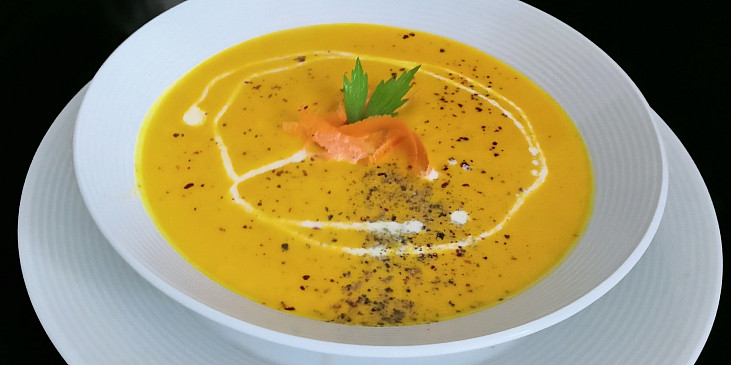Pikantní krémová dýňovka s mrkví a chilli