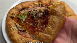 Pizza s plněným okrajem Pizza s plněným okrajem