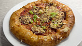 Pizza s plněným okrajem Pizza s plněným okrajem