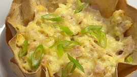 Slaný snídaňový koláč z tortilly