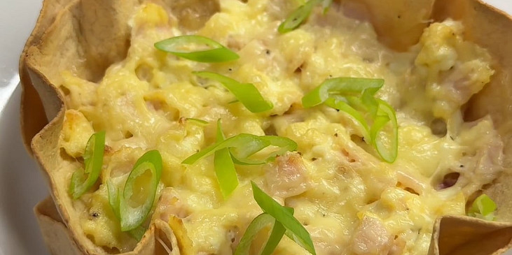 Slaný snídaňový koláč z tortilly