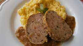 Vepřová sekaná na pečeném česneku a cibulích z pomalého hrnce Vepřová sekaná na pečeném česneku a cibulích z pomalého hrnce