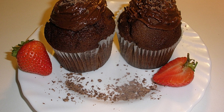 Čokoládové cupcakes s čokoládovo-vínovým krémem