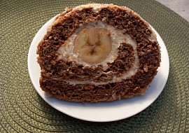 Kakaová roláda s tvarohovým krémem a banánem