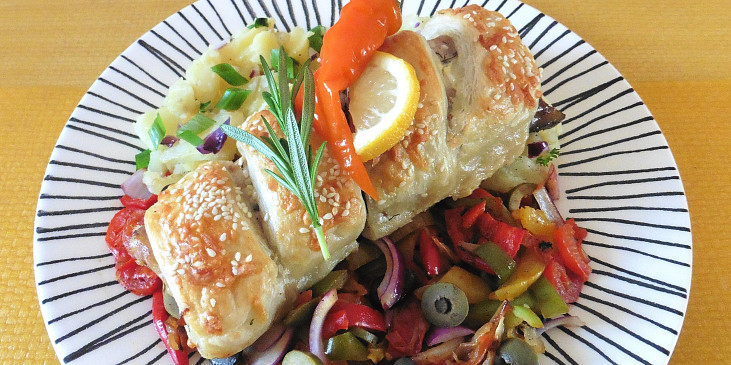 Kapr v listovém těstě s peperonatou