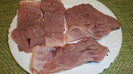 Kapr v listovém těstě s peperonatou