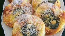 Koláčky s dvojí náplní zadělávané majonézou