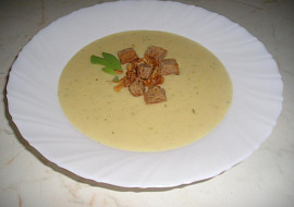 Krémová česneková polévka z pečeného česneku