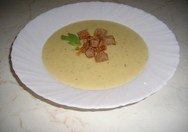 Krémová česneková polévka z pečeného česneku