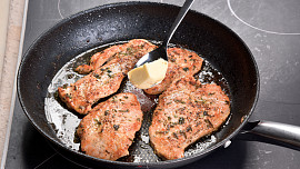 Krůtí steak se zeleninovým kuskusem