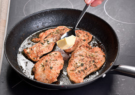 Krůtí steak se zeleninovým kuskusem